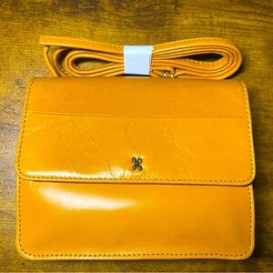 Hobo Jill wallet Crossbody in Warm Amber